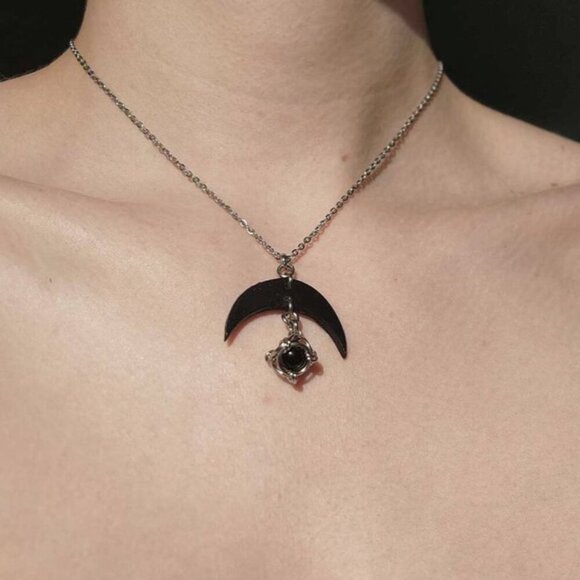 Gothic vintage black moon silver witch necklace with a small silver chain - Picture 4 of 9